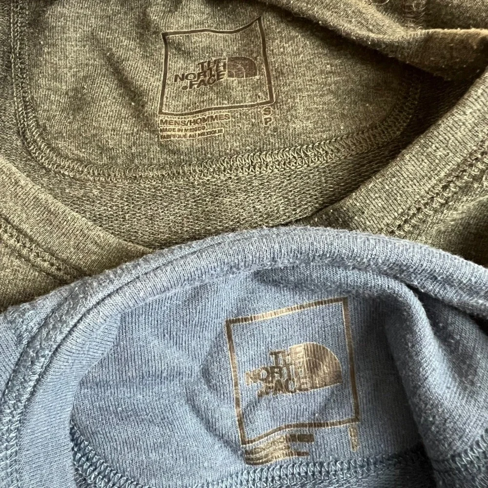 The North Face Long Sleeve T-Shirt Lot of 2 Mens Size Small Blue Gray Pullover